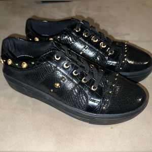 NEW Super chic Call It Spring black sneakers SIZE 8